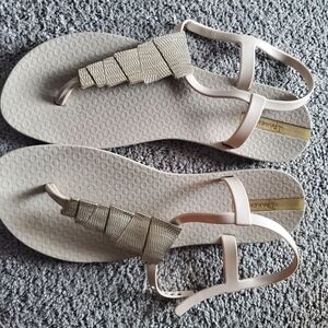 Ipanema Women's Sandals in Beige and Gold